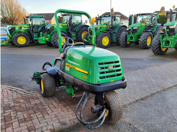 Mesin pemotong rumput John Deere 7200 utility triple mower: gambar 5