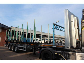 Semi-trailer pengangkut kayu
