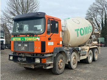 Truk pengaduk beton MAN 32.322
