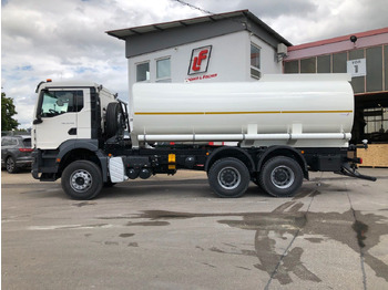 Truk tangki MAN TGS 33.440