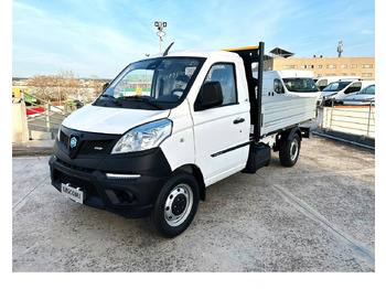 Van jungkit PIAGGIO