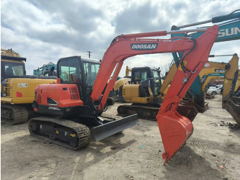 Ekskavator perayap DOOSAN DX60: gambar 2