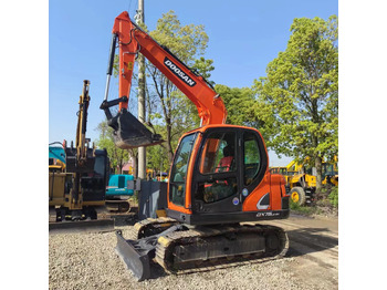 Ekskavator perayap DOOSAN DX75