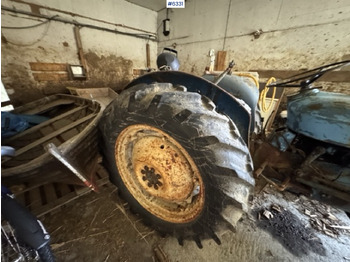 Leasing 962 Fordson Dexta ‘Gråtass’ tractor 962 Fordson Dexta ‘Gråtass’ tractor: gambar 4 Leasing 962 Fordson Dexta ‘Gråtass’ tractor 962 Fordson Dexta ‘Gråtass’ tractor: gambar 4