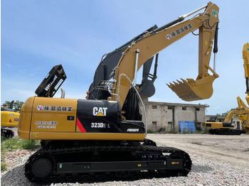 Ekskavator perayap CATERPILLAR 323D2L
