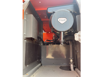 Ekskavator perayap HITACHI ZX210: gambar 2