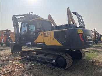 Ekskavator perayap VOLVO EC210