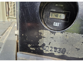 Ekskavator perayap Caterpillar: gambar 4