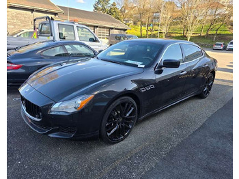 Mobil sedan MASERATI