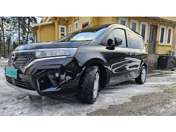 Mobil NISSAN