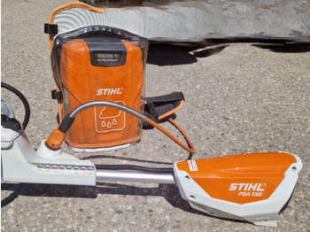 Leasing STIHL FSA 130 med AR 3000 ryggsekkbatteri – kraftig og stillegående profftrimmer STIHL FSA 130 med AR 3000 ryggsekkbatteri – kraftig og stillegående profftrimmer: gambar 4 Leasing STIHL FSA 130 med AR 3000 ryggsekkbatteri – kraftig og stillegående profftrimmer STIHL FSA 130 med AR 3000 ryggsekkbatteri – kraftig og stillegående profftrimmer: gambar 4