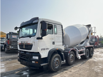 Truk pengaduk beton SINOTRUK HOWO