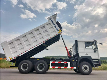 Truk jungkit SHACMAN