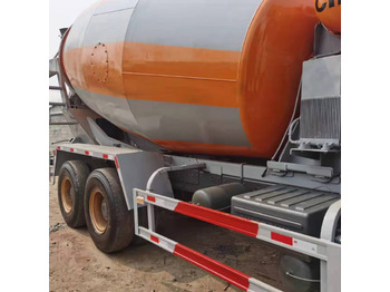 Truk pengaduk beton SINOTRUCK: gambar 4 Truk pengaduk beton SINOTRUCK: gambar 4