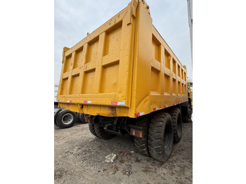 Truk jungkit SINOTRUCK: gambar 4