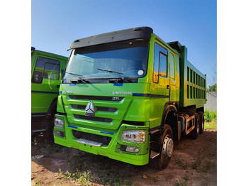 Truk jungkit SINOTRUK HOWO