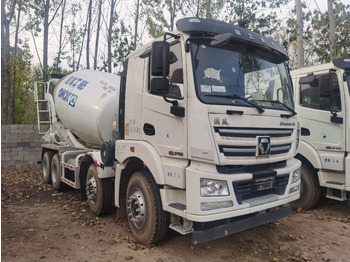 Truk pengaduk beton XCMG