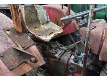 Traktor Massey Ferguson MF 35: gambar 4 Traktor Massey Ferguson MF 35: gambar 4