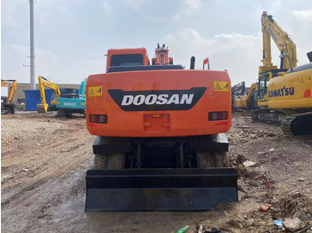 Ekskavator roda DOOSAN DX150W