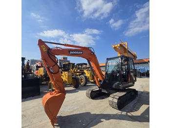 Ekskavator mini DOOSAN DX60