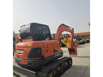 Ekskavator perayap Doosan DX60: gambar 4