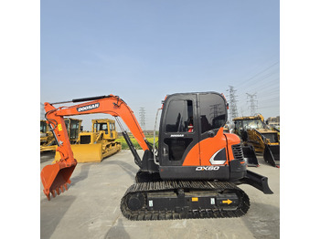 Ekskavator perayap Doosan DX60: gambar 2
