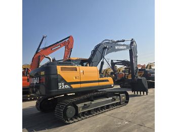 Ekskavator perayap Hyundai HX220L: gambar 4
