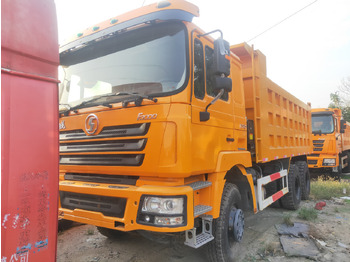 Truk jungkit SHACMAN
