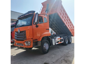 Truk jungkit SINOTRUK