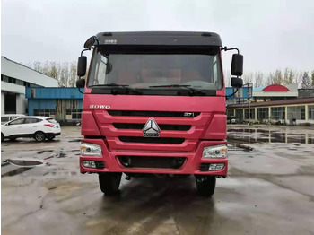 Truk jungkit SINOTRUK HOWO