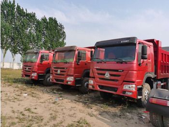 Truk jungkit SINOTRUK HOWO