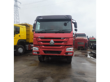 Truk jungkit SINOTRUK HOWO