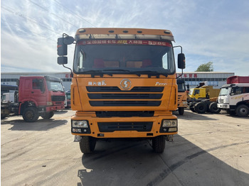 Truk jungkit SHACMAN