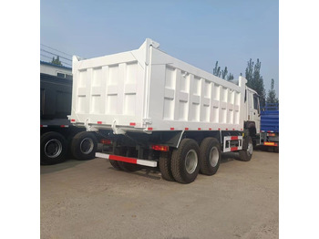 Truk jungkit SINOTRUK HOWO