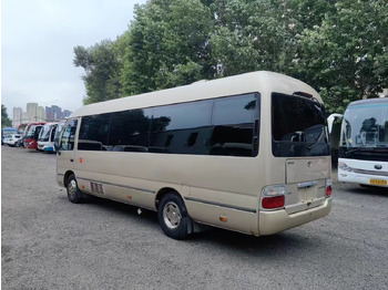Bus pariwisata TOYOTA