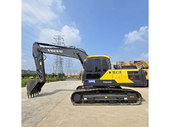 Ekskavator perayap VOLVO EC210D
