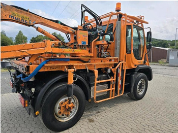 Truk bajak salju UNIMOG U300
