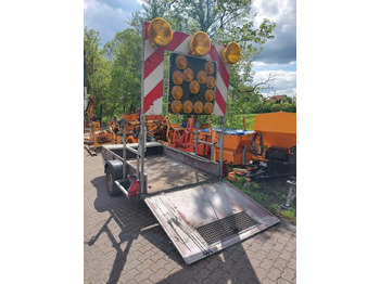 Trailer Sperrwand Sperrtafel Nissen Absperrtafel VZ616 Verkehrssicherung: gambar 5