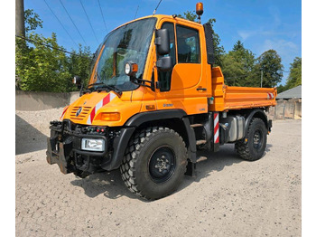 Truk bajak salju UNIMOG U300