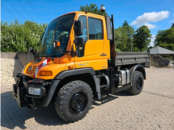 Truk bajak salju UNIMOG U300