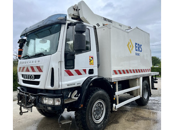 Platform udara yang dipasang di truk IVECO EuroCargo 150E