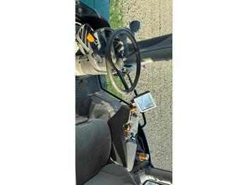 Traktor JOHN DEERE 6195R: gambar 5 Traktor JOHN DEERE 6195R: gambar 5