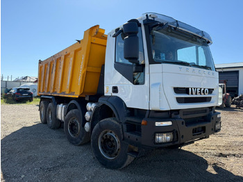 Truk jungkit IVECO Trakker