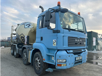 Truk pengaduk beton MAN TGA