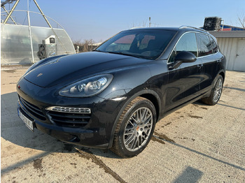 Mobil SUV PORSCHE