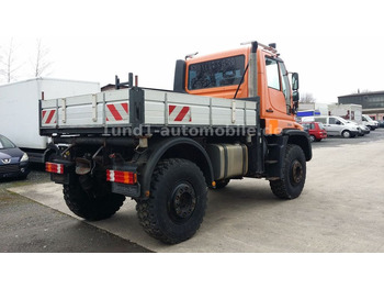 Truk jungkit UNIMOG U300