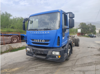 Truk sasis IVECO EuroCargo 140E