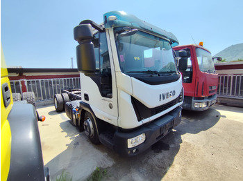 Truk sasis IVECO EuroCargo