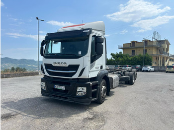 Truk sasis IVECO Stralis