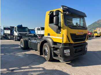 Truk sasis IVECO Stralis